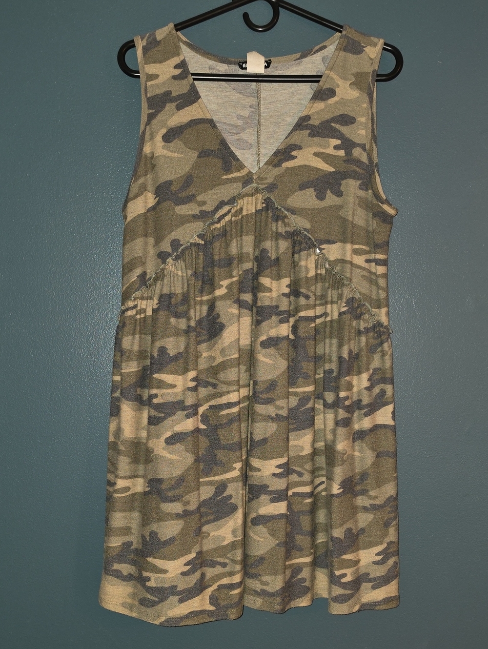 Womens Camo V-Neck Sleeveless Top.